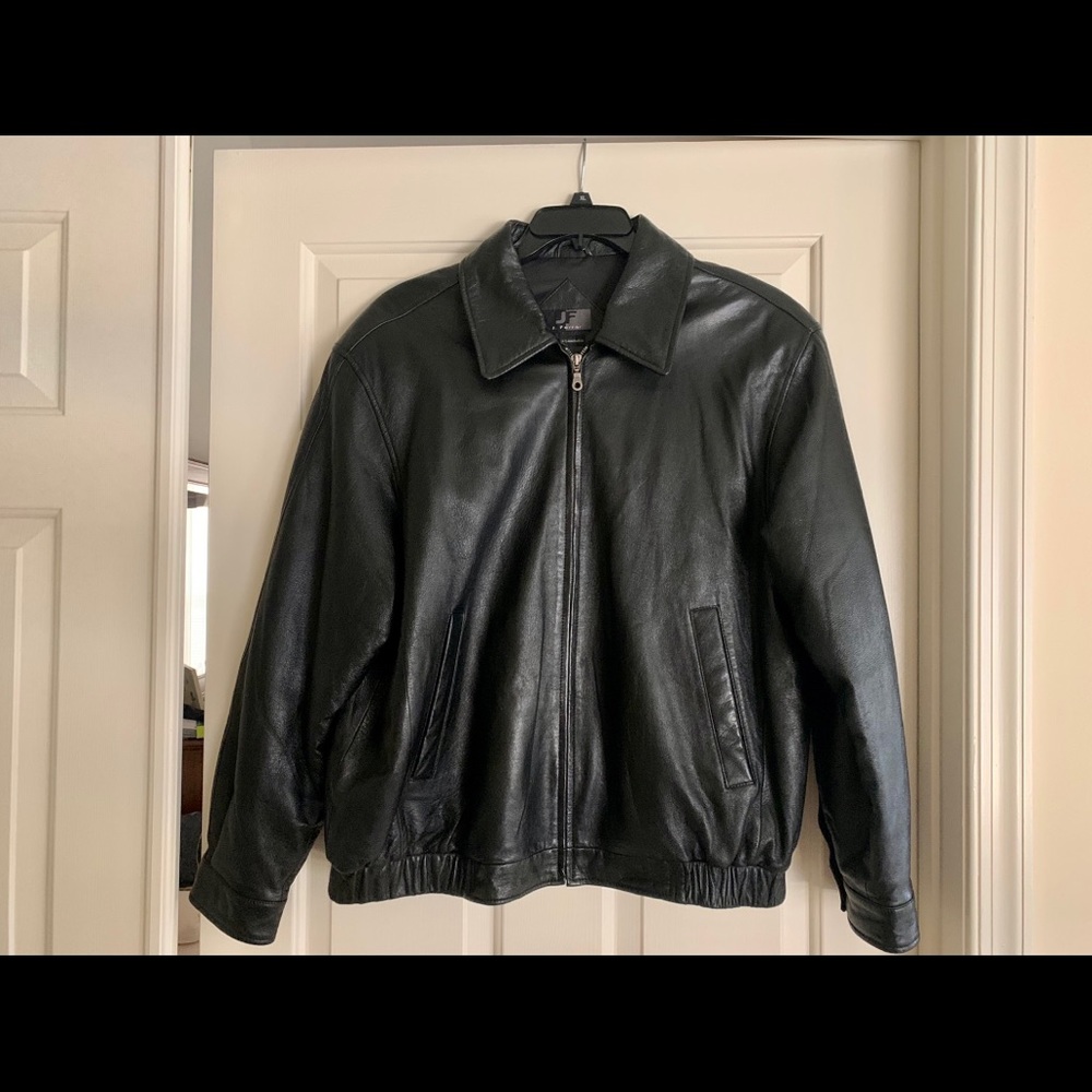 J.Ferrar Genuine Lambskin Men’s Jacket.  Gently used and in good condition.